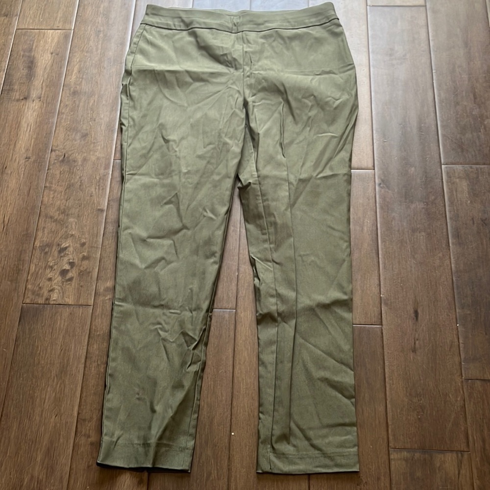 Chico’s dress pants, size 1R (medium) olive green, pull on, stretch